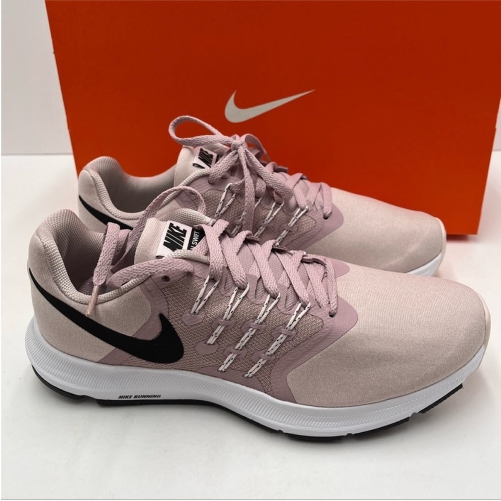 NIKE RUN SWIFT Women’s Sneakers